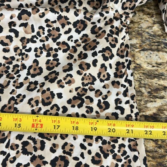 Chico’s No-Iron Leopard Print Cotton Long Sleeve Button Down Shirt Size 12/14 - Picture 9 of 11